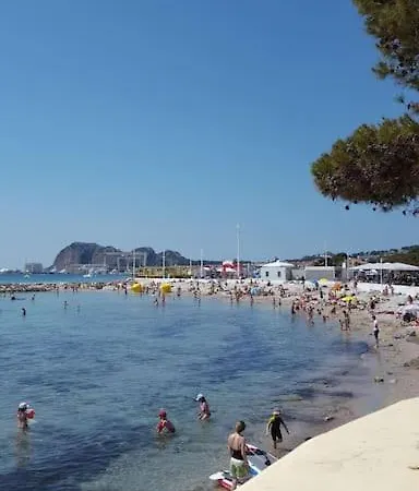 Agreable T2 Bord De Mer Pour 2 La Ciotat
